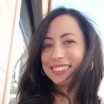 “Ibisco rosso”, l’esordio letterario di Licia Calderaro che racconta il coraggio di rinascere